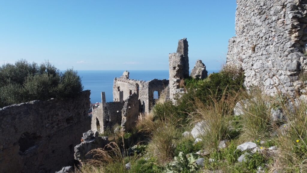 Scorcio di Cirella Vecchia in Calabria